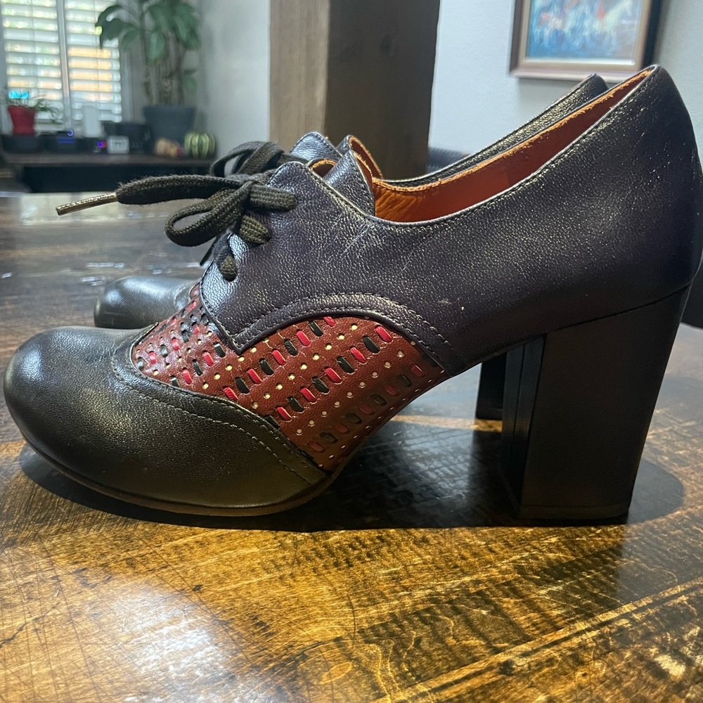Chie Mihara Oxford style shoes
